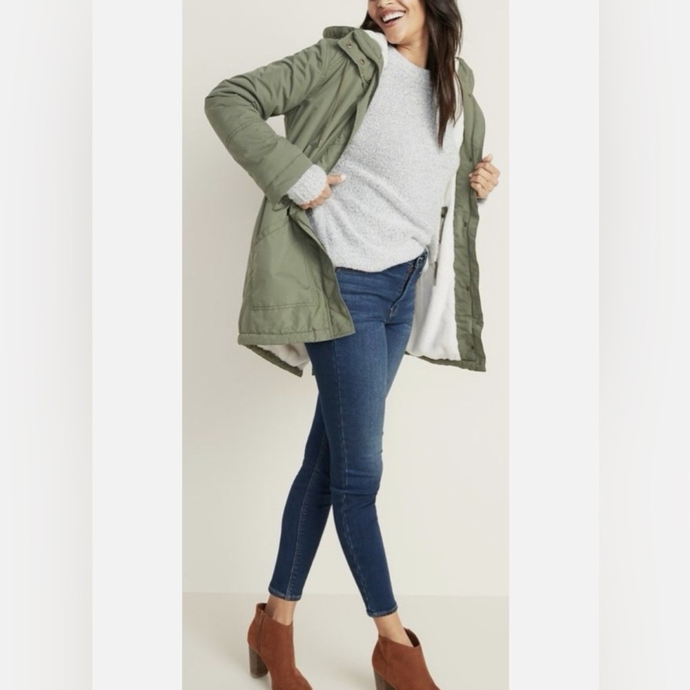 Old Navy / Water-Resistant Hooded Faux-Fur-Lined Parka for Women / 3XL / Olive - Picture 4 of 7